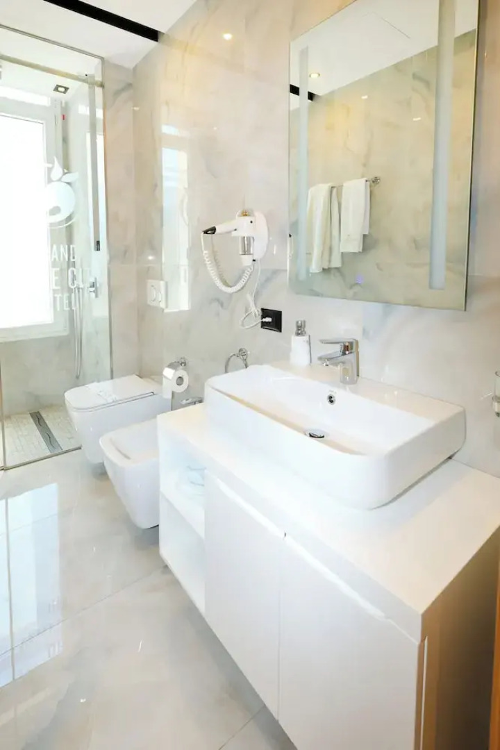 Grand White City Hotel