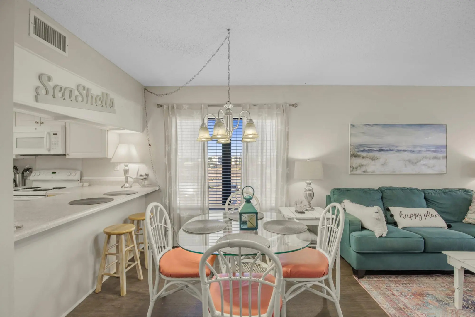 Amazing condo on the whites sands of Gulf Shores with outdoor pool