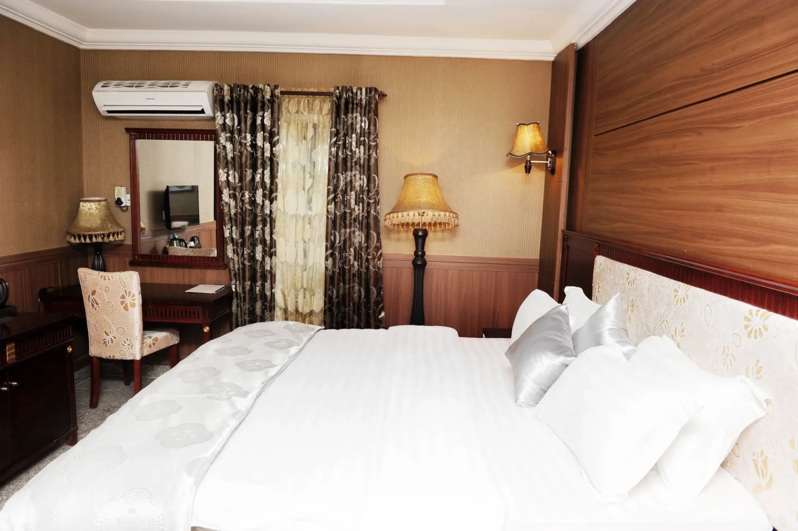 R&A City Hotel