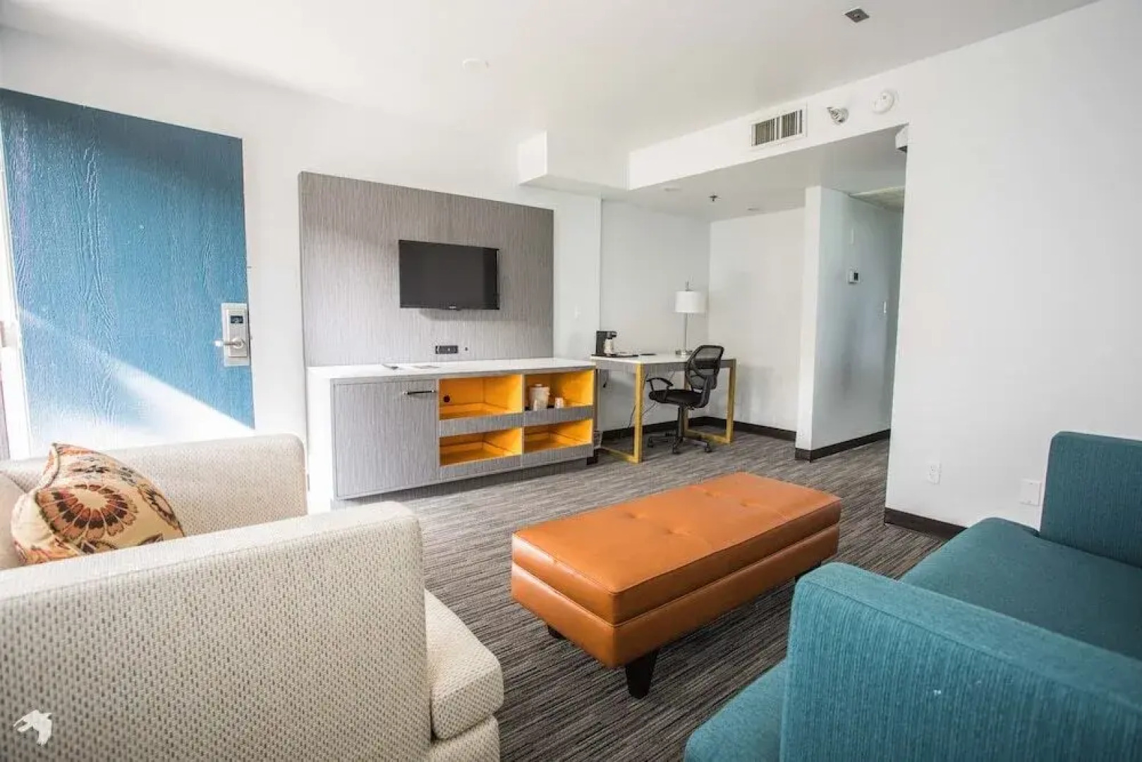 Radisson Suites Covina