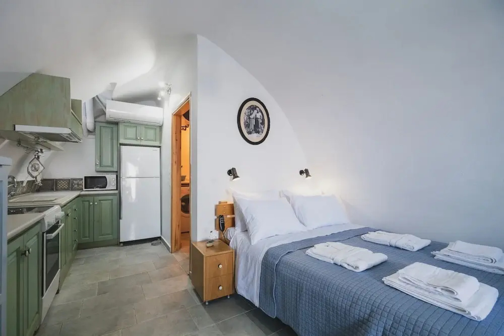 Karavos View - A Unique Artists' Hideaway Paradise