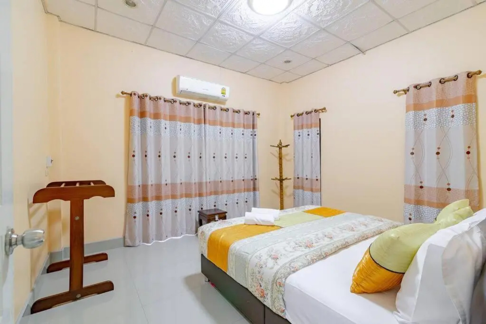 Bangsaphan Paradise Blue House 230 m. to the beach