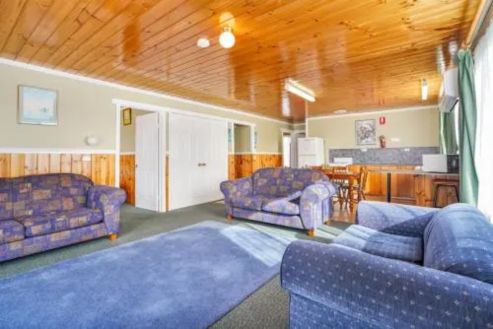 Kellraine Beach Cottages