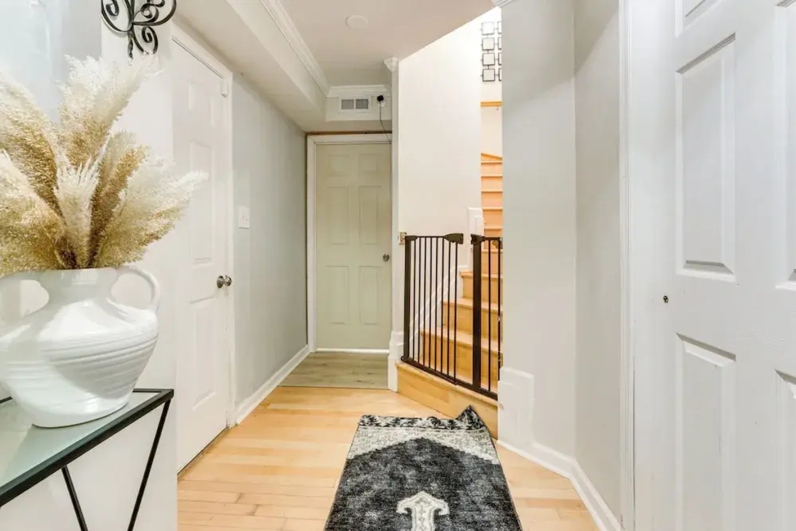 < 2 Mi to Dtwn Hagerstown: Townhome w/ Fireplace