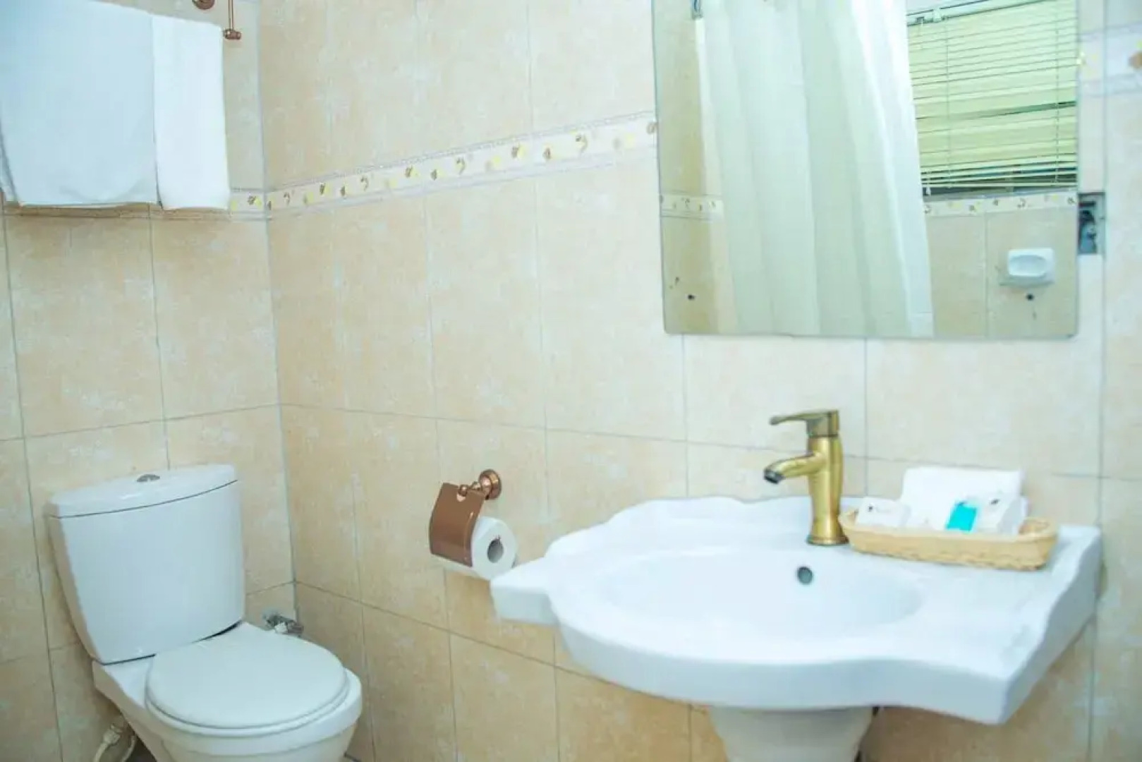 Royal Crest Hotel & Suites