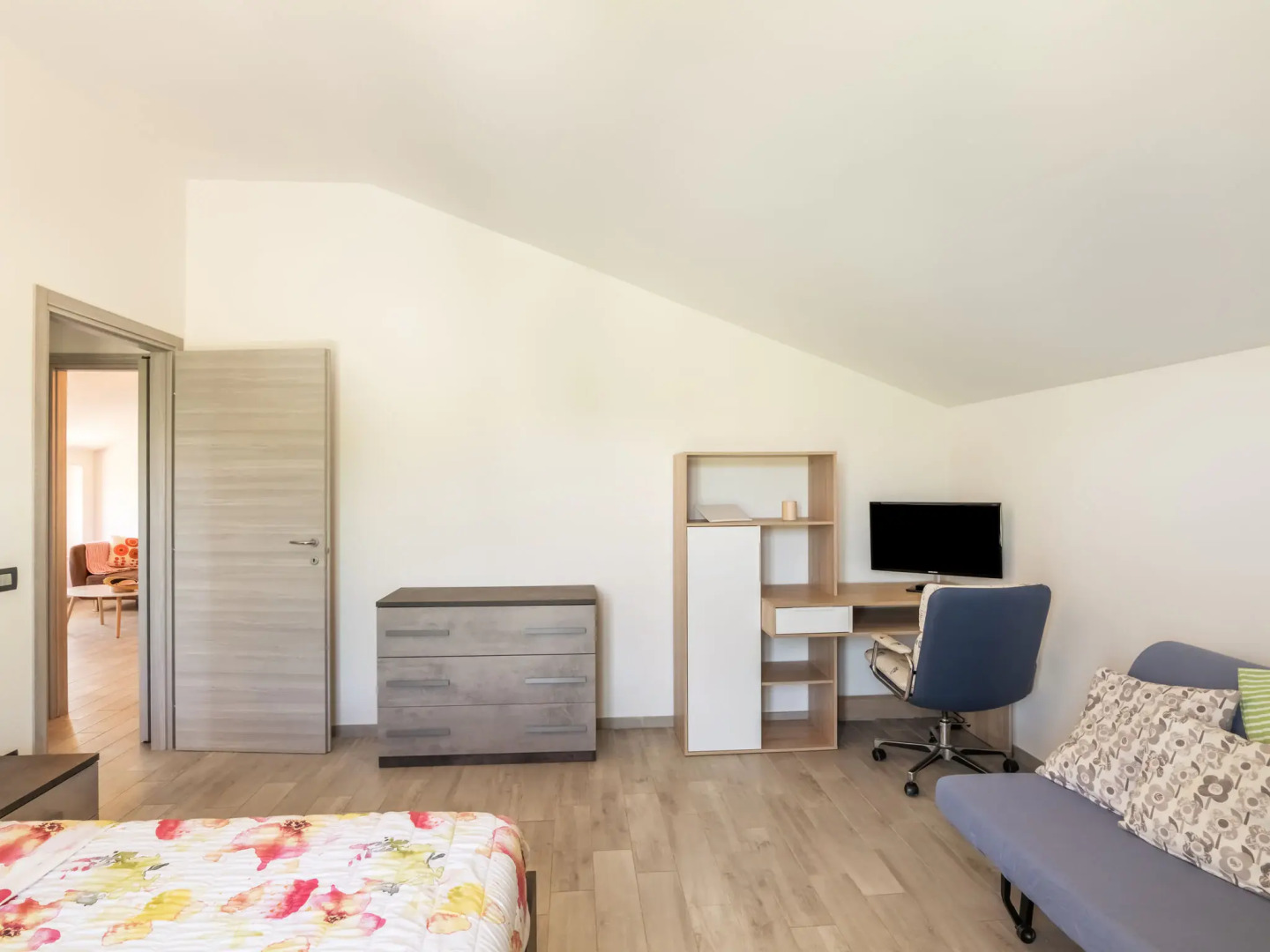 Rural apartment in Matelica with shared pool