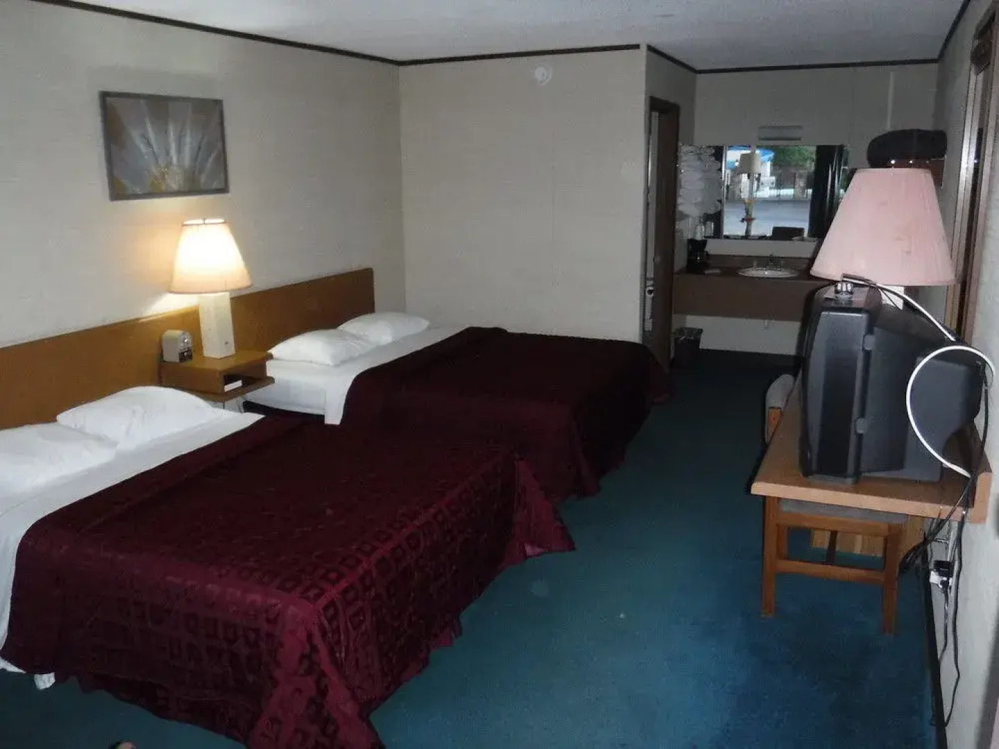 Colonial Mountain Inn