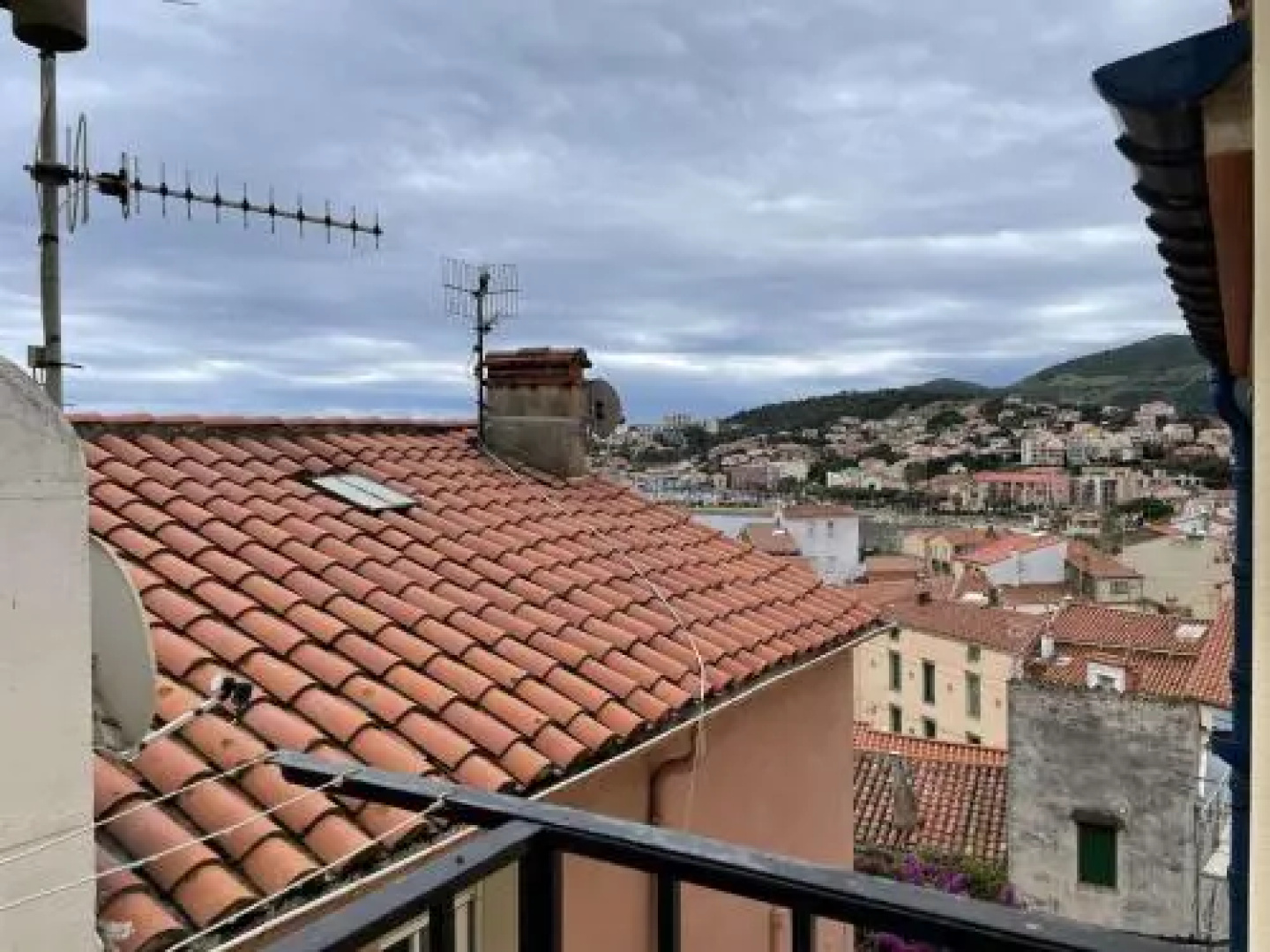 Rental Apartment Au 3ème et Dernier Etage
