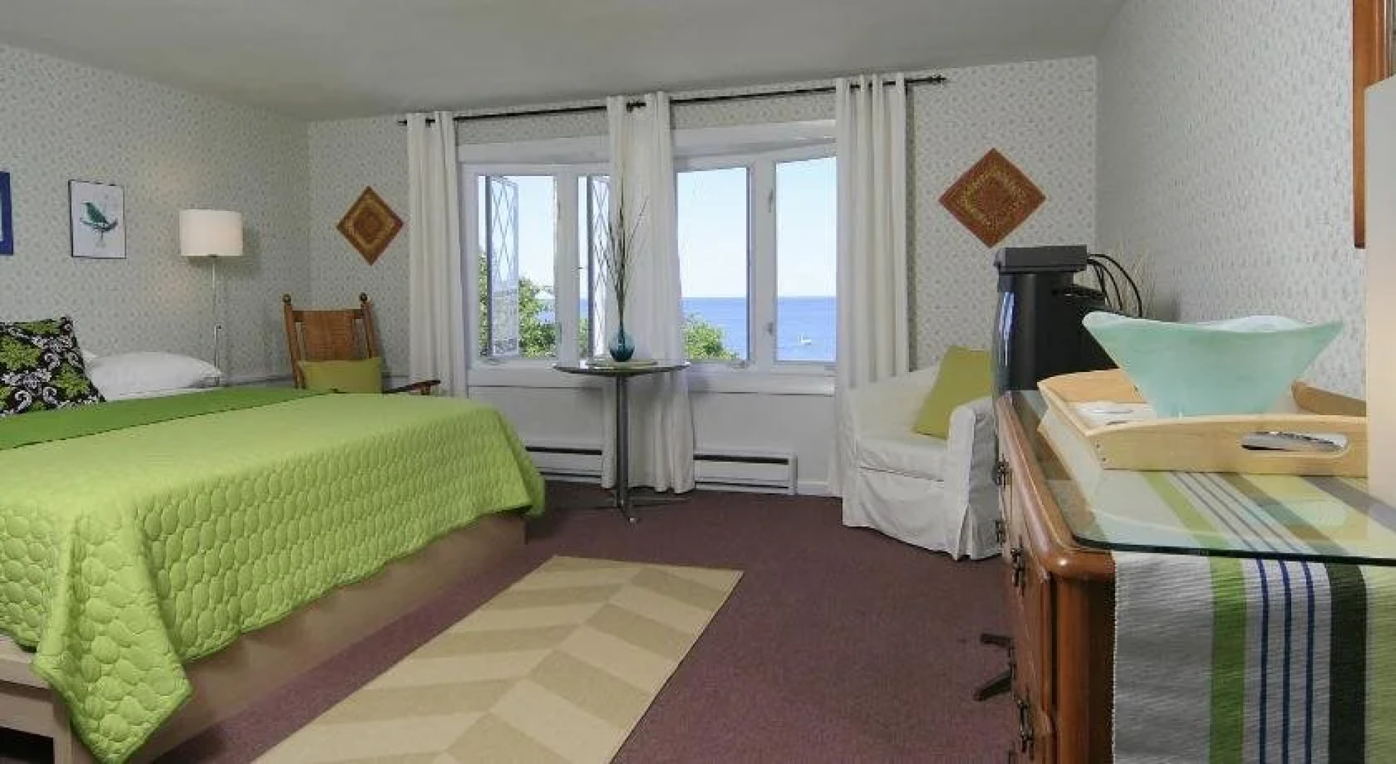 Eagle House Beachside Motel