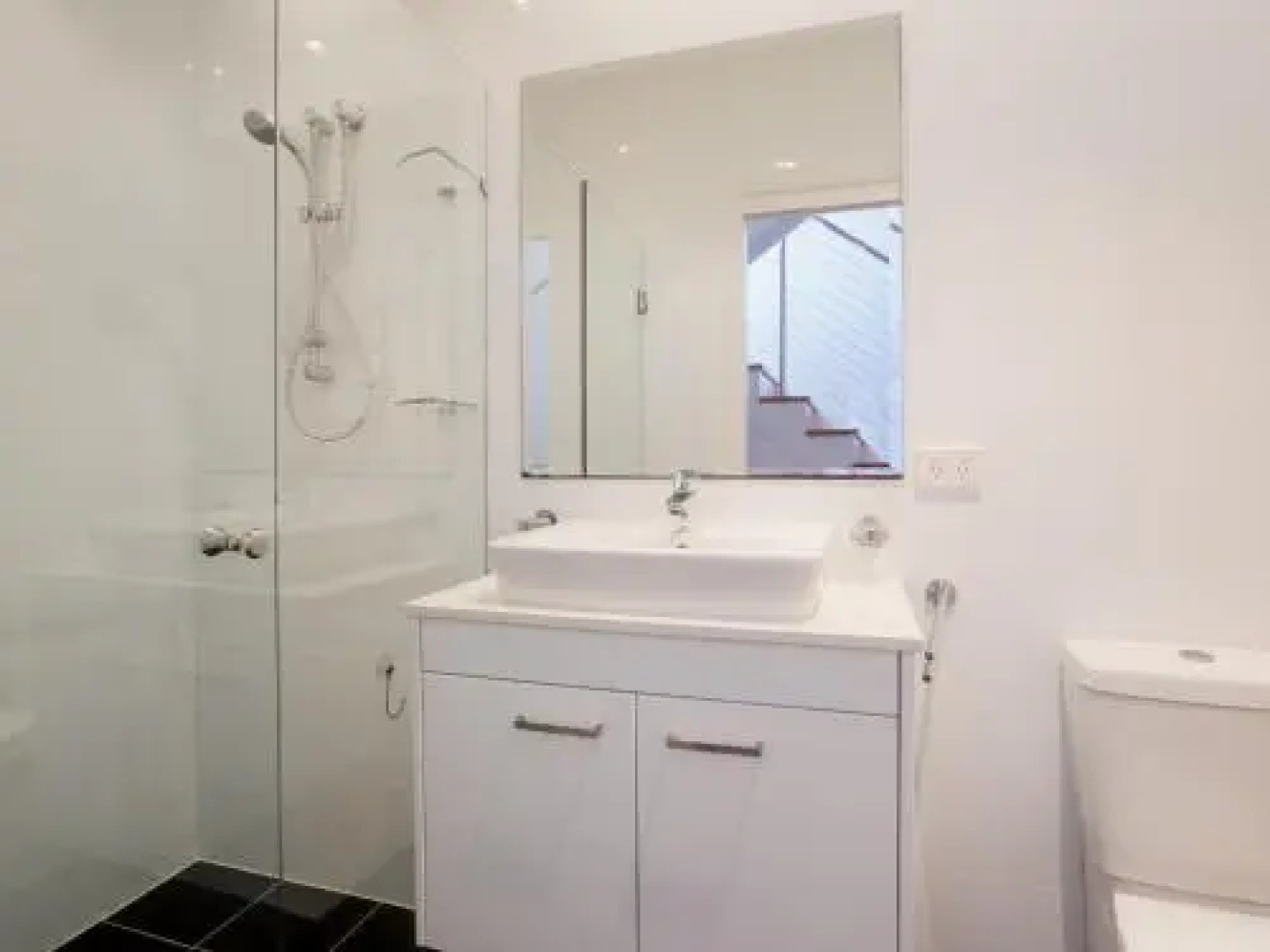 7a Judith Street - stunning duplex with ducted air conditioning