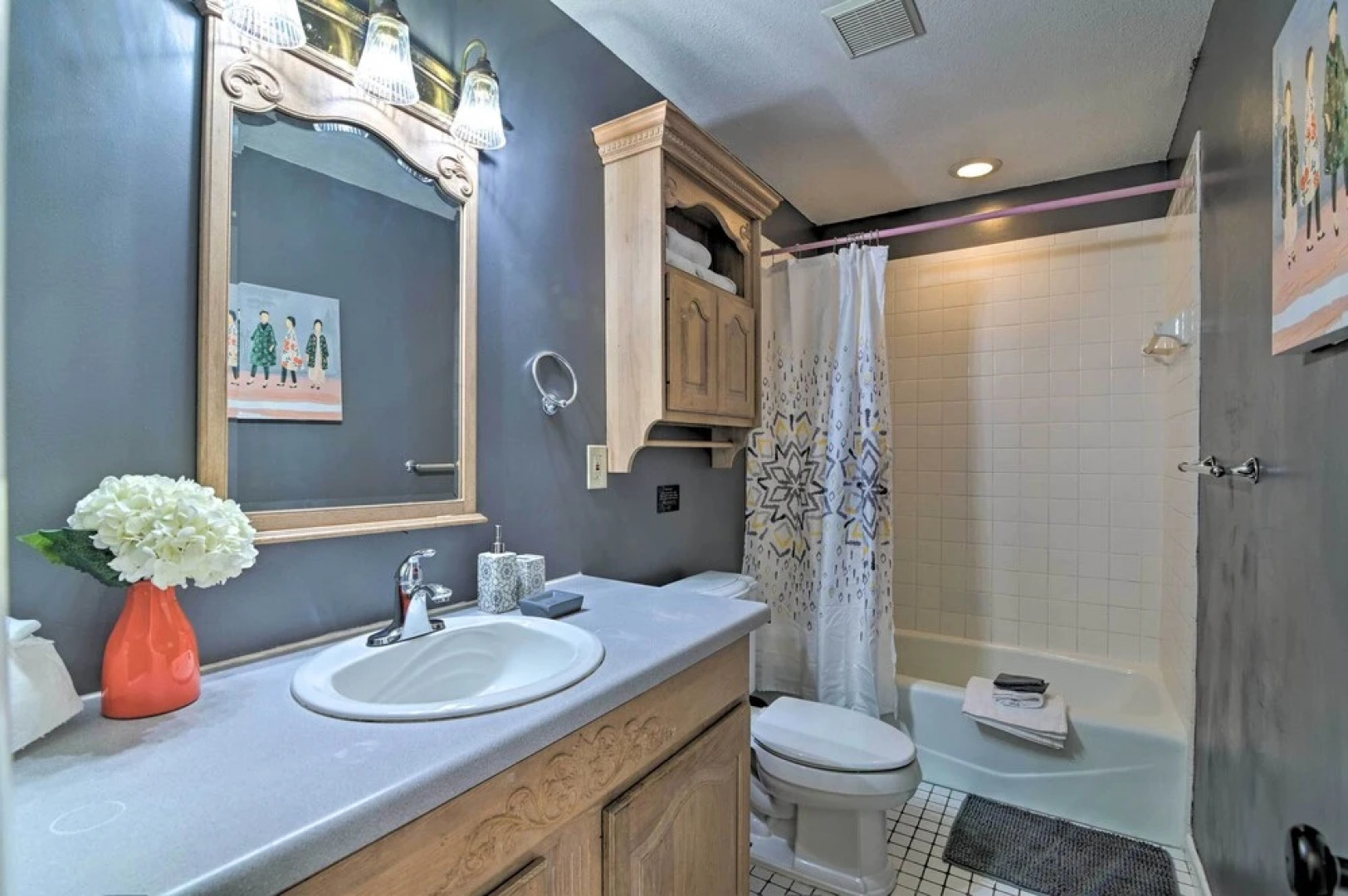 Grand Valrico Home w/ Deck, Fire Pit & Yard!