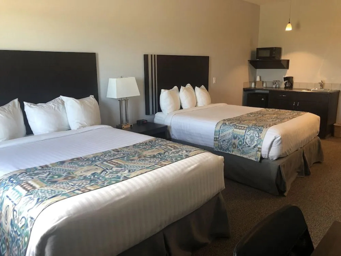 R & R Lakeview in Hardisty