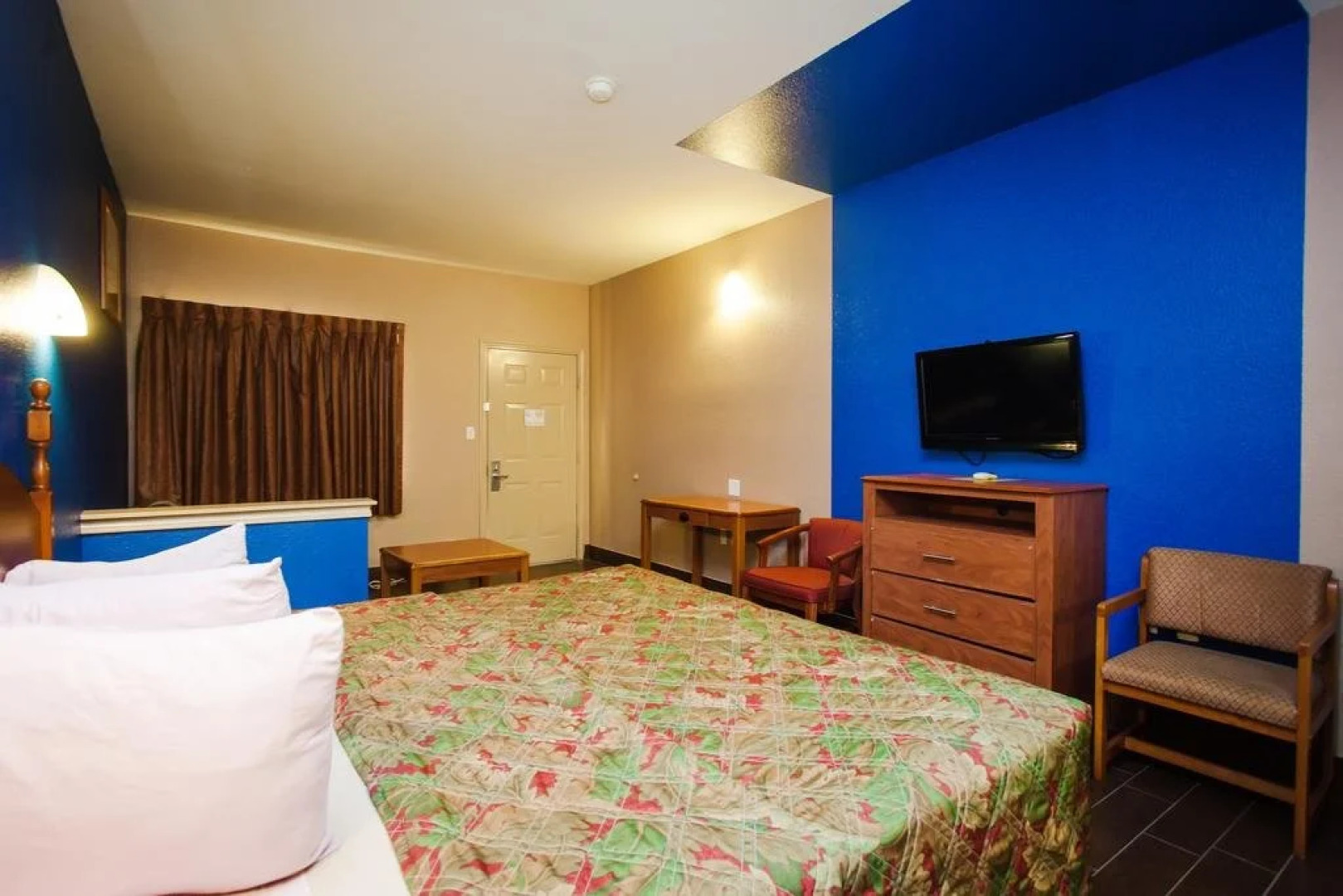 Scottish Inn & Suites