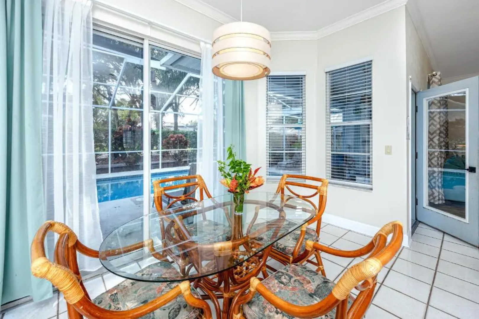 #3 Large 4 Bedroom 3 Bathroom Vacation House With Heated Swimming Pool