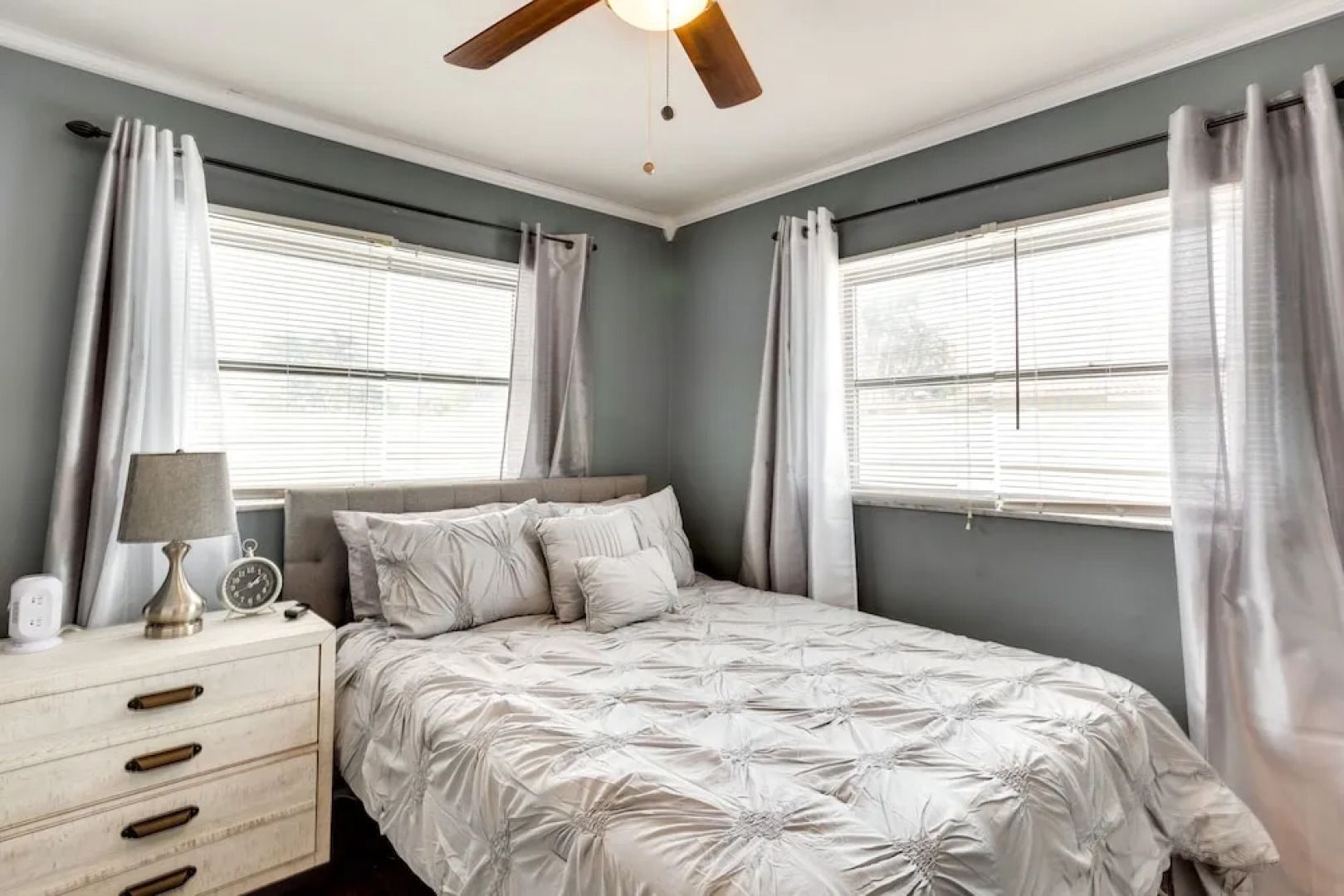 Pool & Screened-in Patio: Tropical Florida Abode