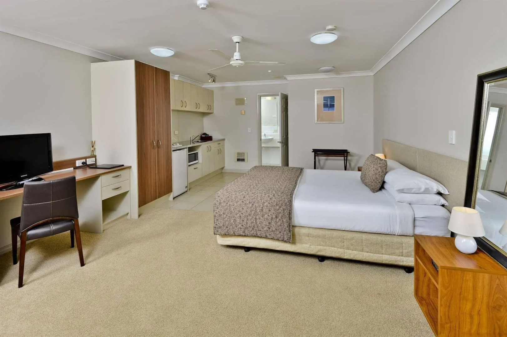 Whangaparaoa Lodge Motel