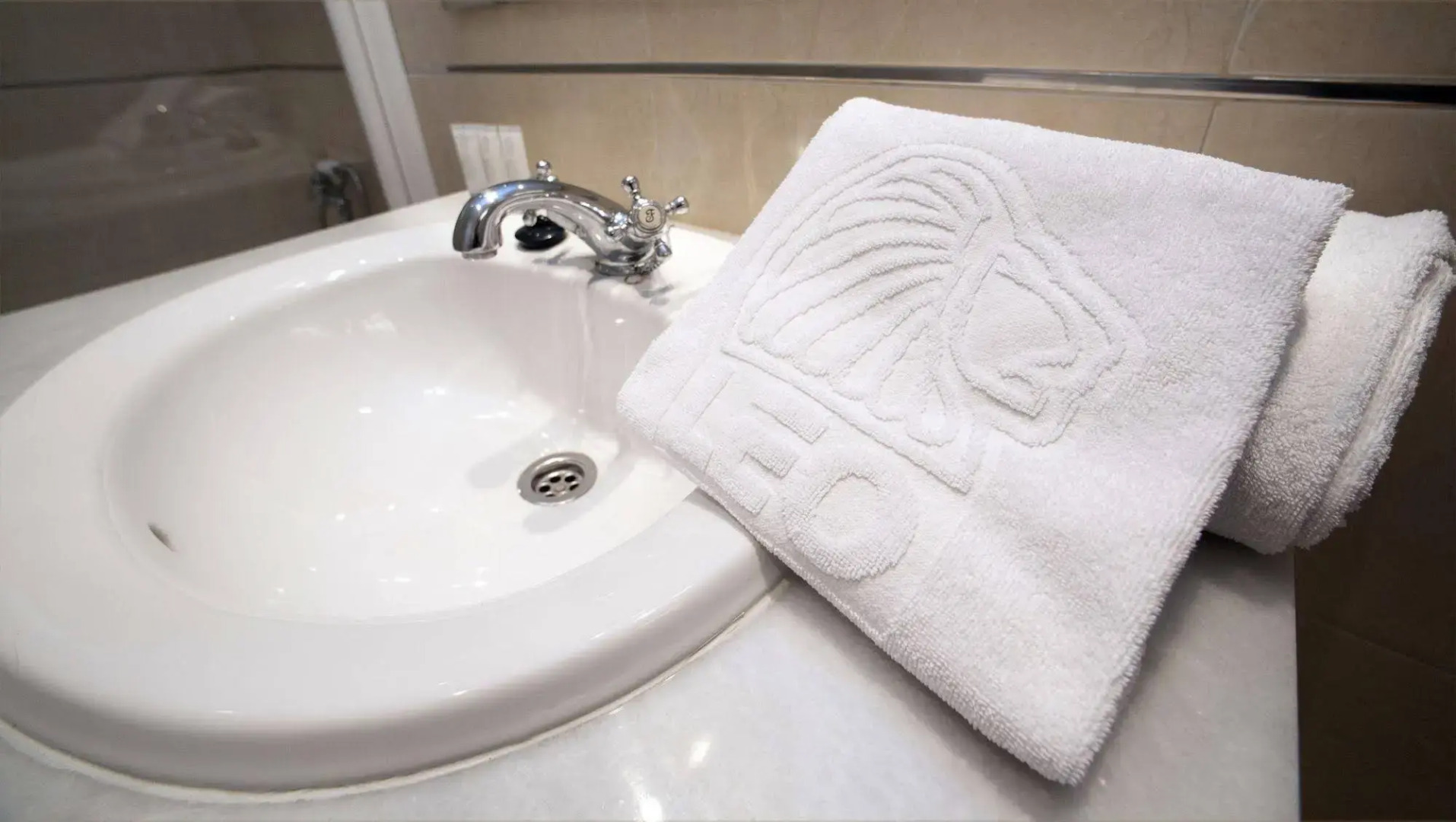 Leo Isla Canela Selection