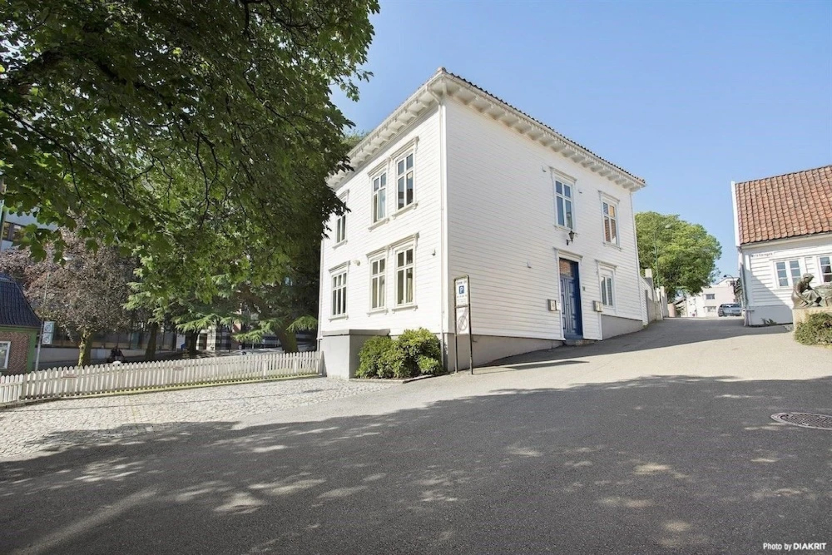 Beautiful 2-bedroom In City Center, With Balcony and Free Parking