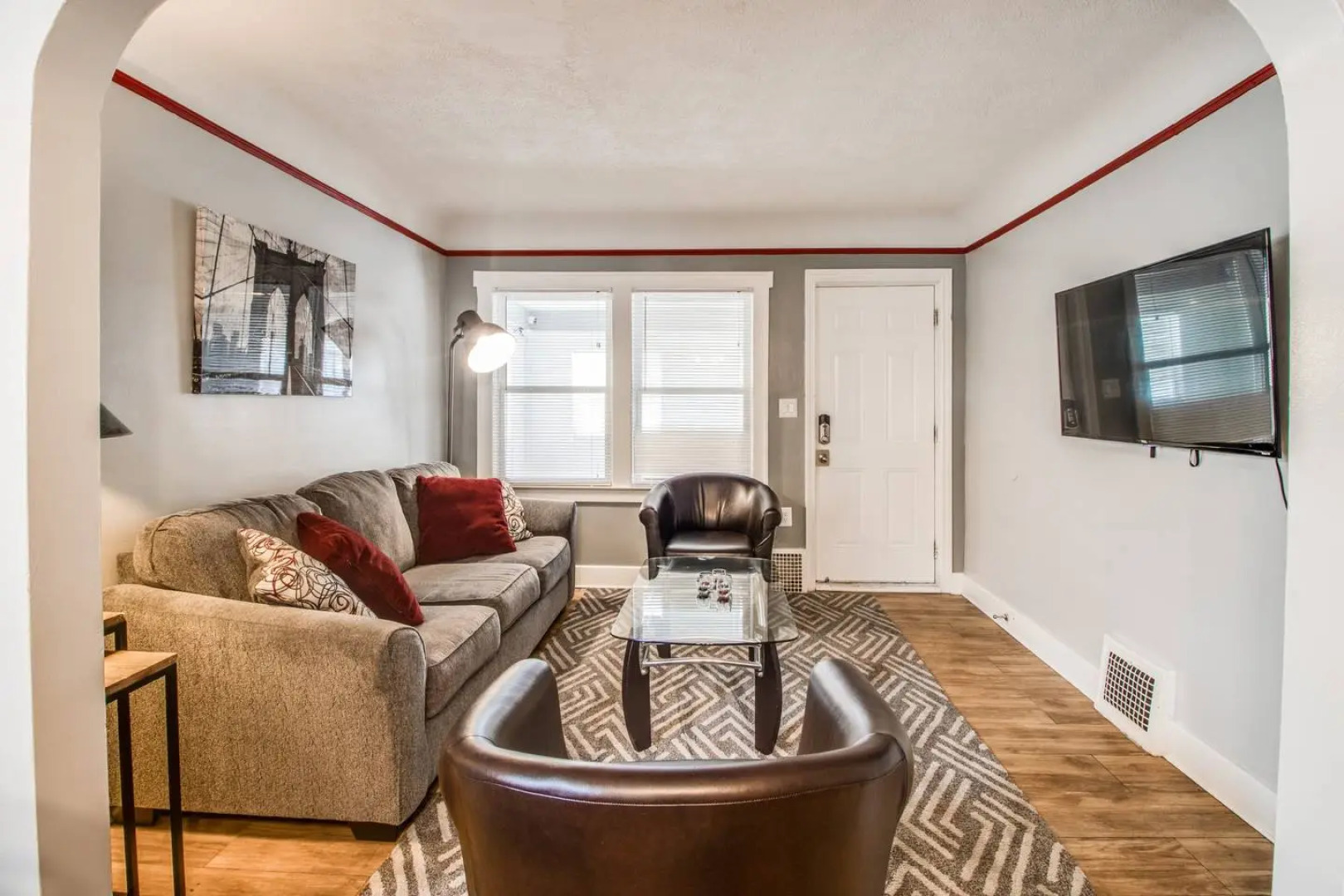 AutoManiac spot in the heart of Pontiac/3 beds 2 baths