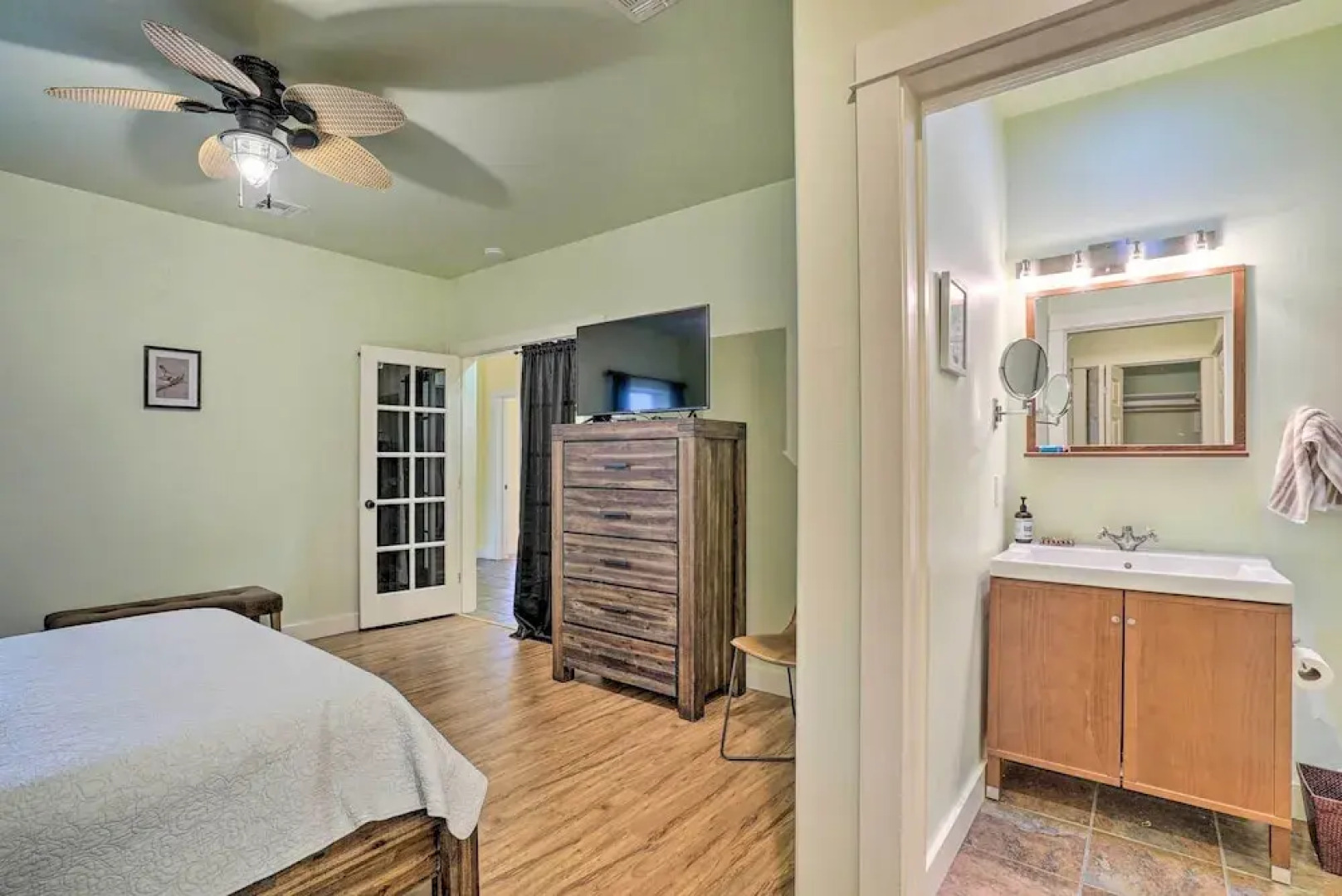 Cozy Las Cruces Gem: Fire Pit, Patio & Views!