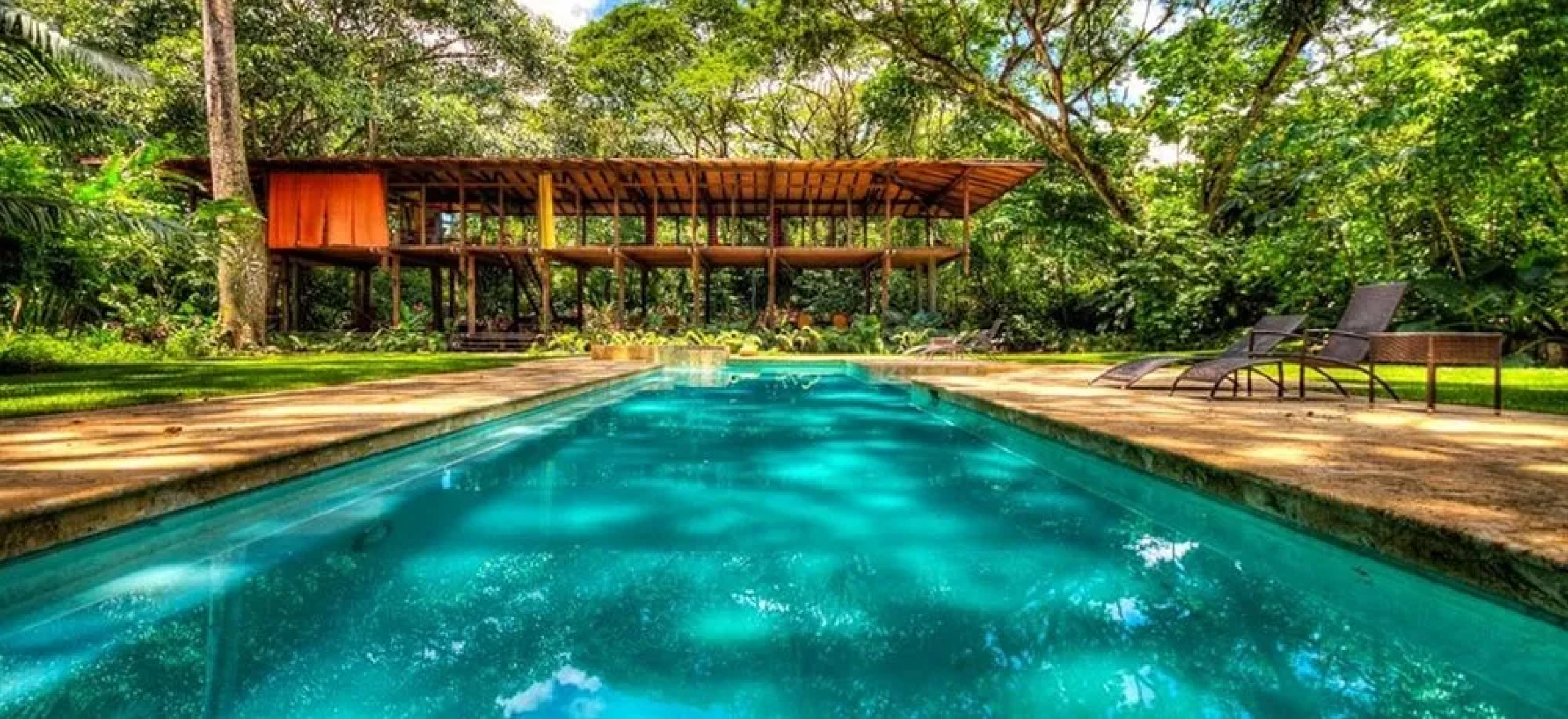 Iguana Lodge Beach Resort