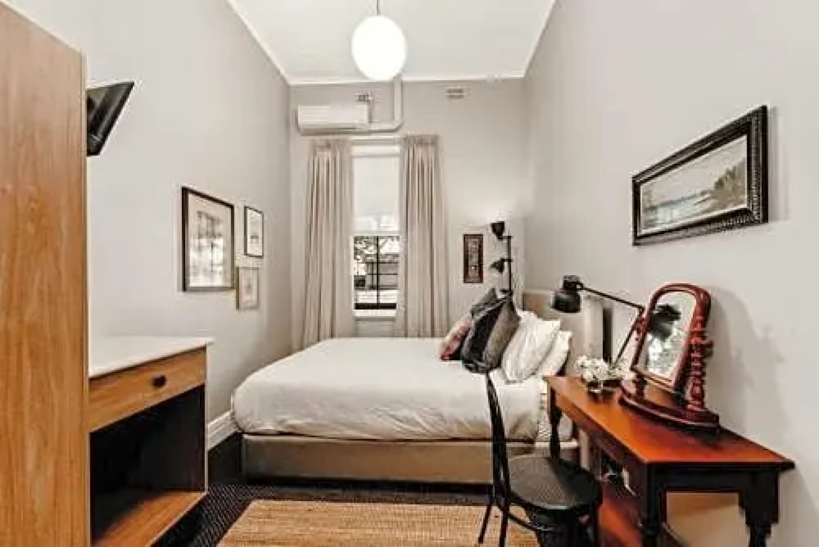 The Commercial Quarters - Room 2-has air conditioning, free WIFI, TV and fridge