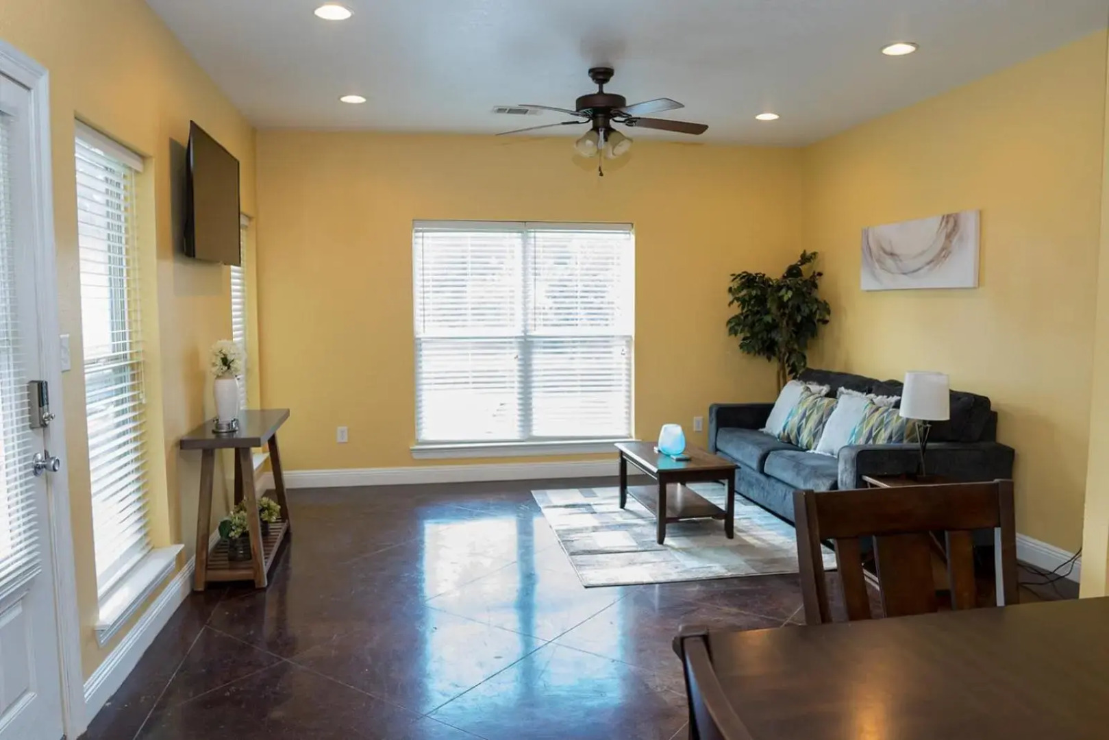 Gorgeous 3 Beds 2 Bath Home Perfect for Long Stays -E-