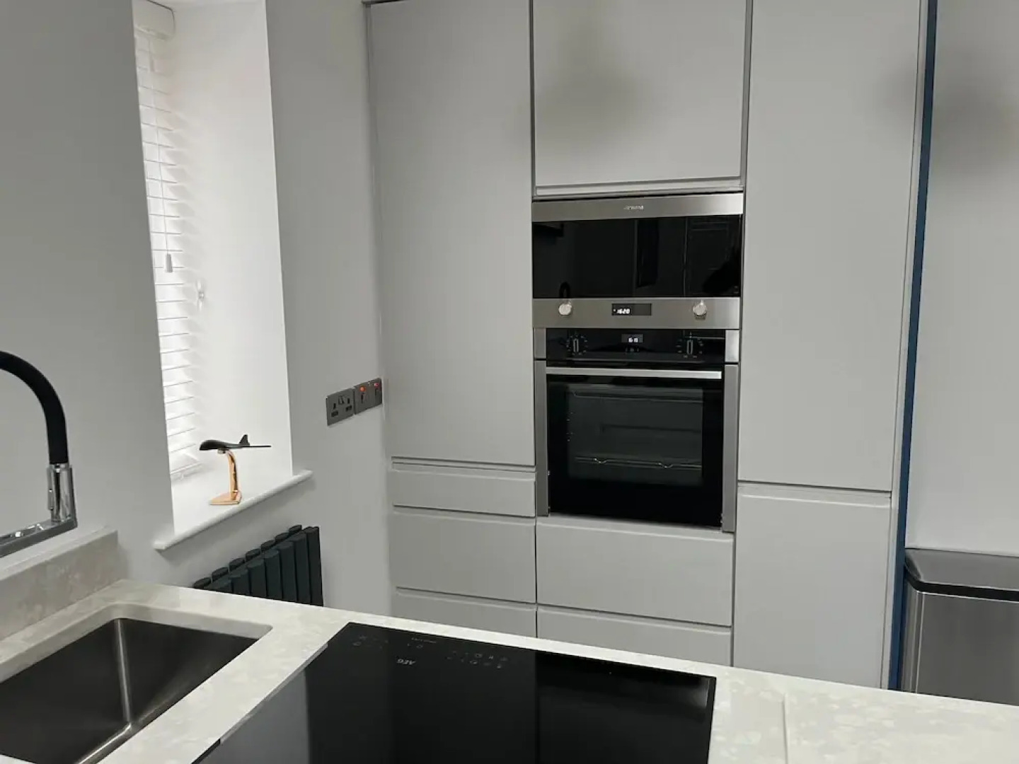 3 Bedrooms - 6 Guests - Fireplace - Near Beach