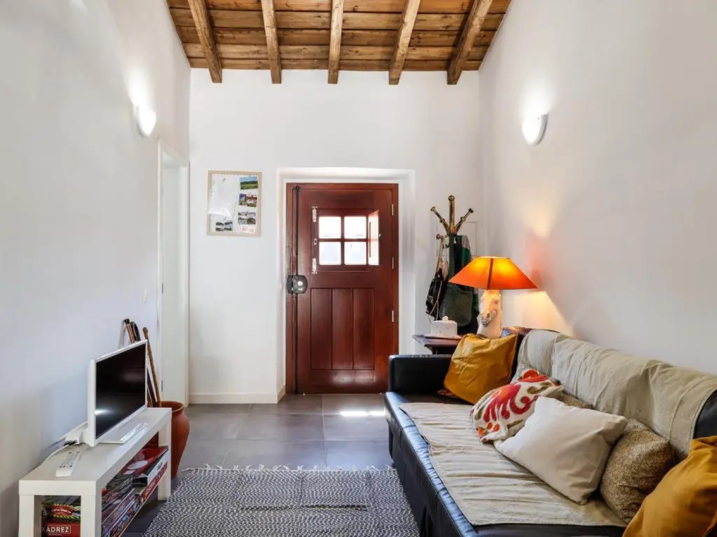 Casa da Fonte / Fountain House