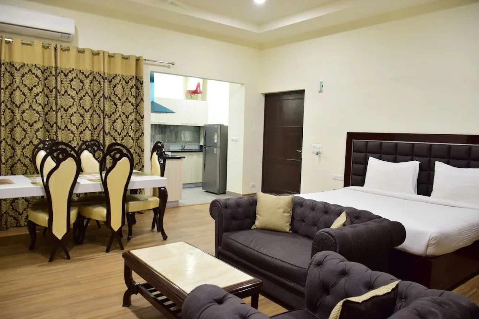 When In Gurgaon - Service Apartments Next to Artemis Hospital