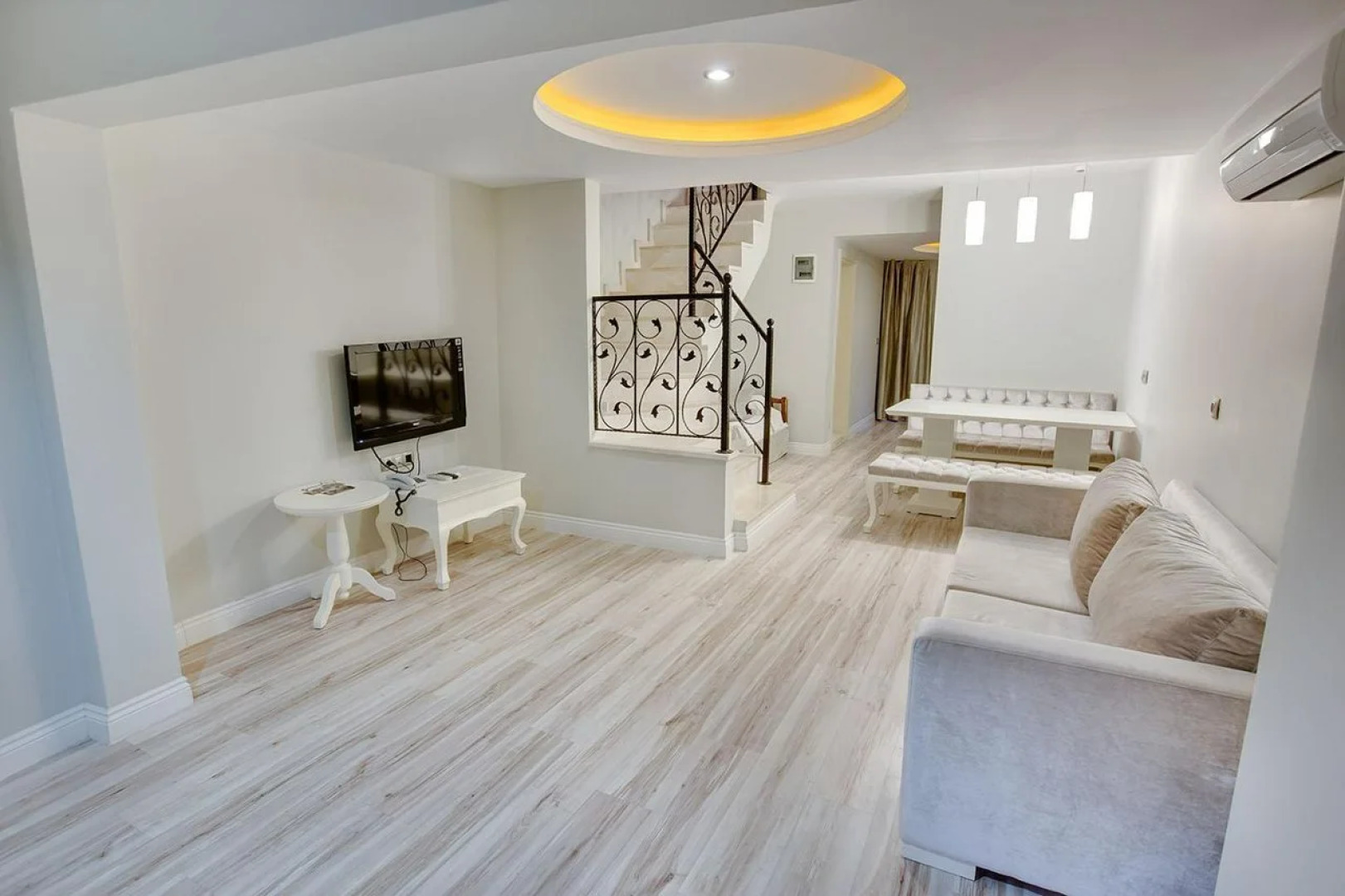 The PINEHILL Hotel & Suites