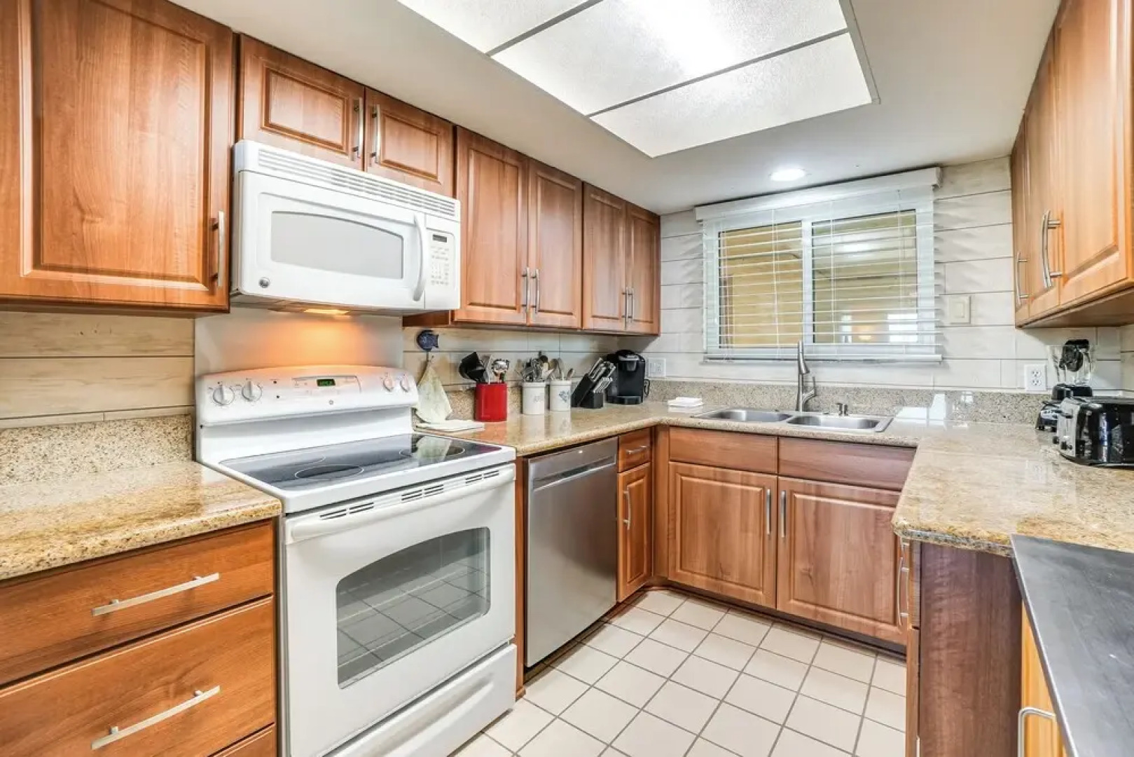 Pool Access & Waterfront Balcony: Hudson Condo!