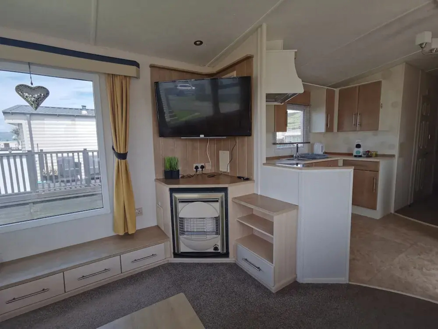 Snowdonia Holiday Sea Beach and Mountains View