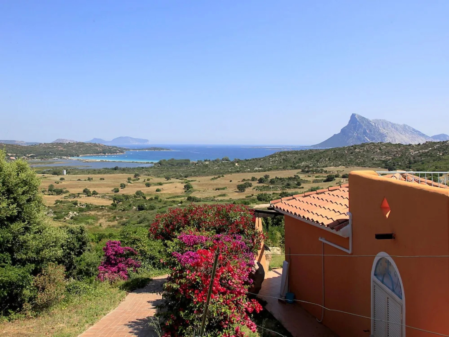 Well-kept Apartment With two Bedrooms not far From the sea