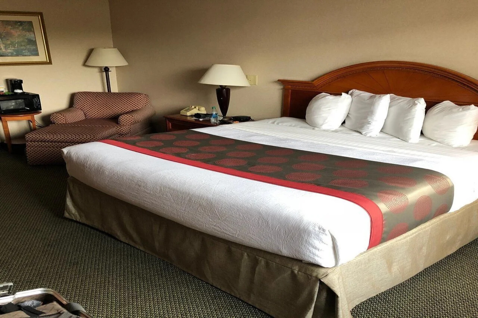 HomeTowne Studios by Red Roof Painted Post