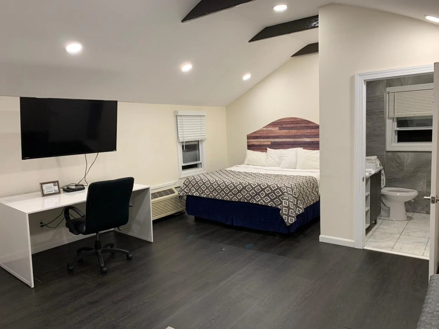 Penn Lodge Hotel & Suites