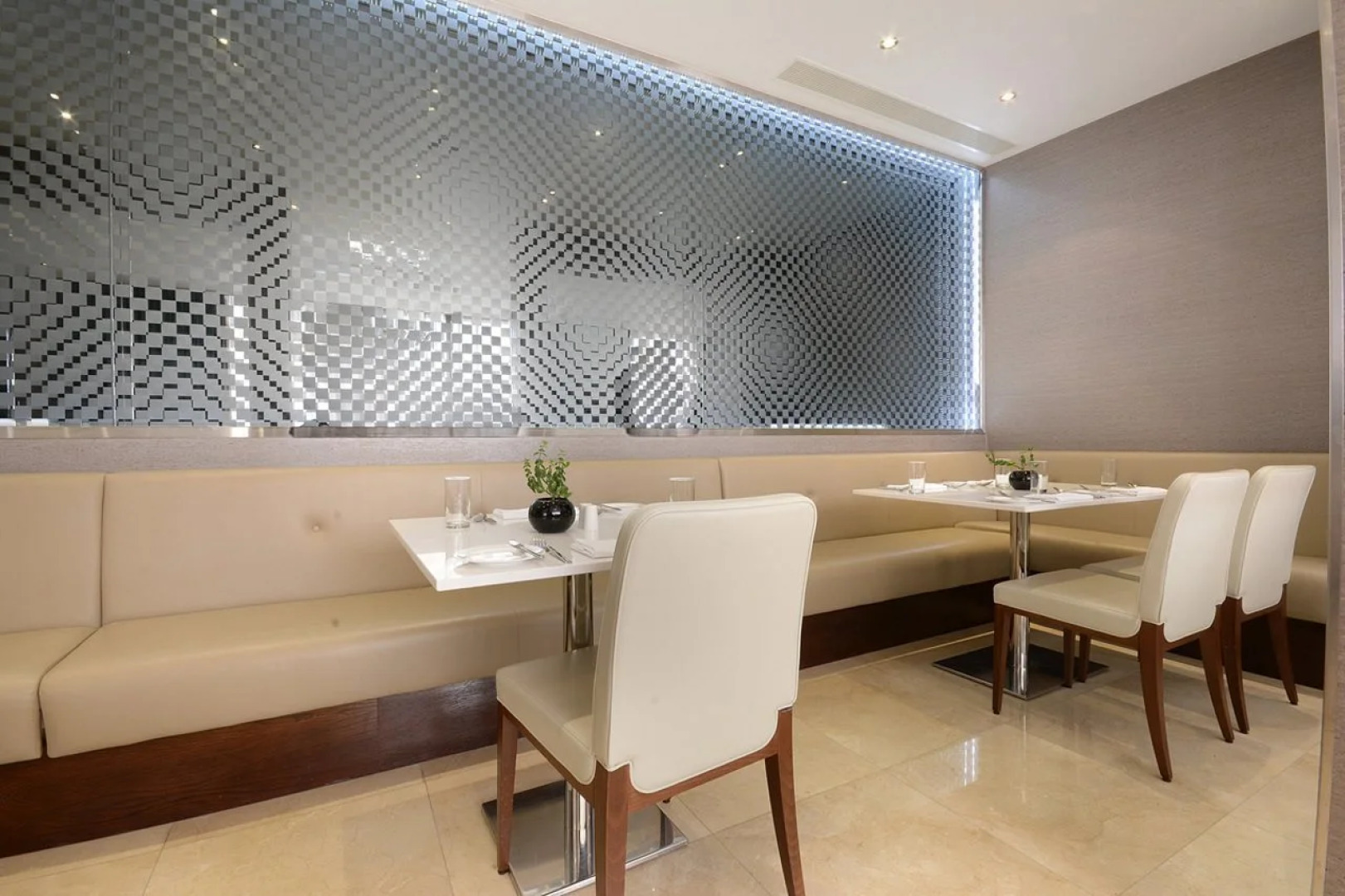 Отель The Cura Kensington