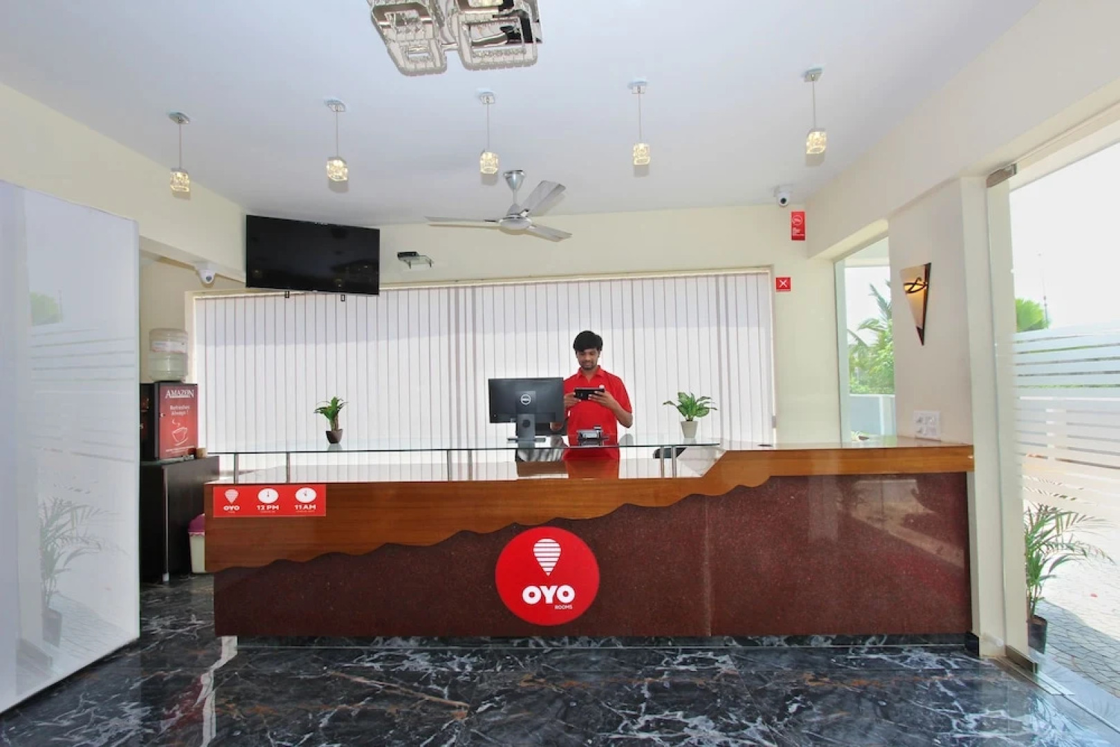 Oyo 4429 Vee Suites