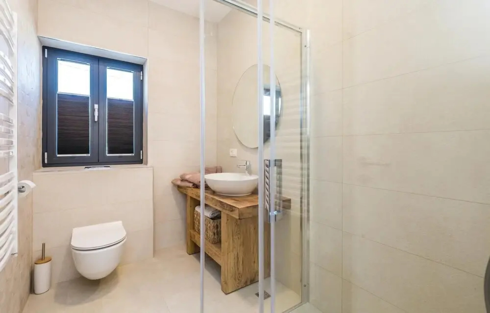 Awesome Home in Lun With Wifi, Outdoor Swimming Pool and 4 Bedrooms