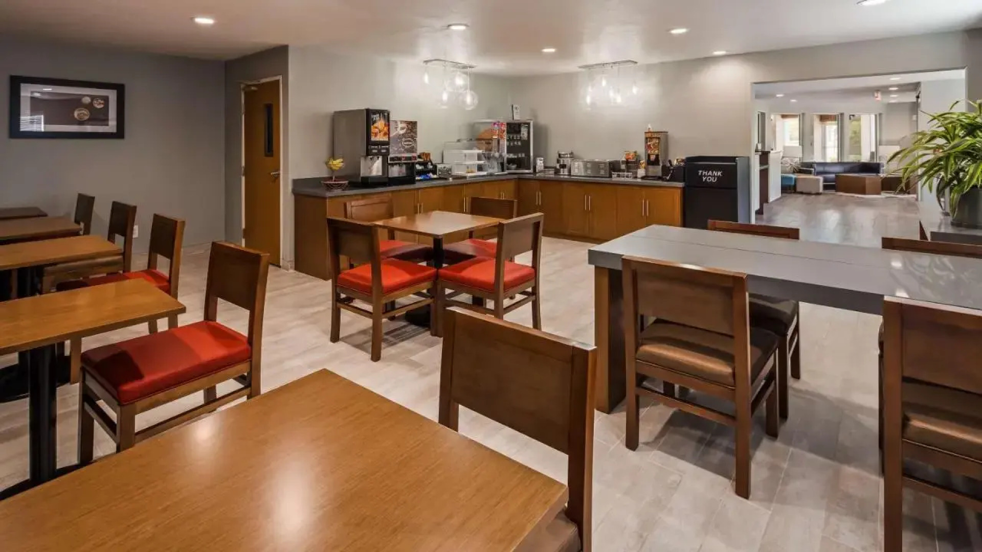 Magnuson Hotel and Suites Lansing