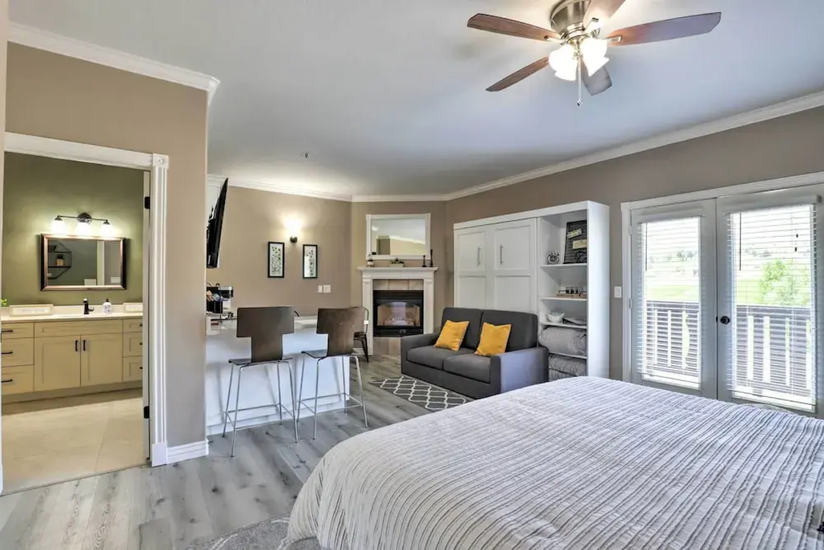 Peaceful Midway Studio w/ Mountain + Golf Views!