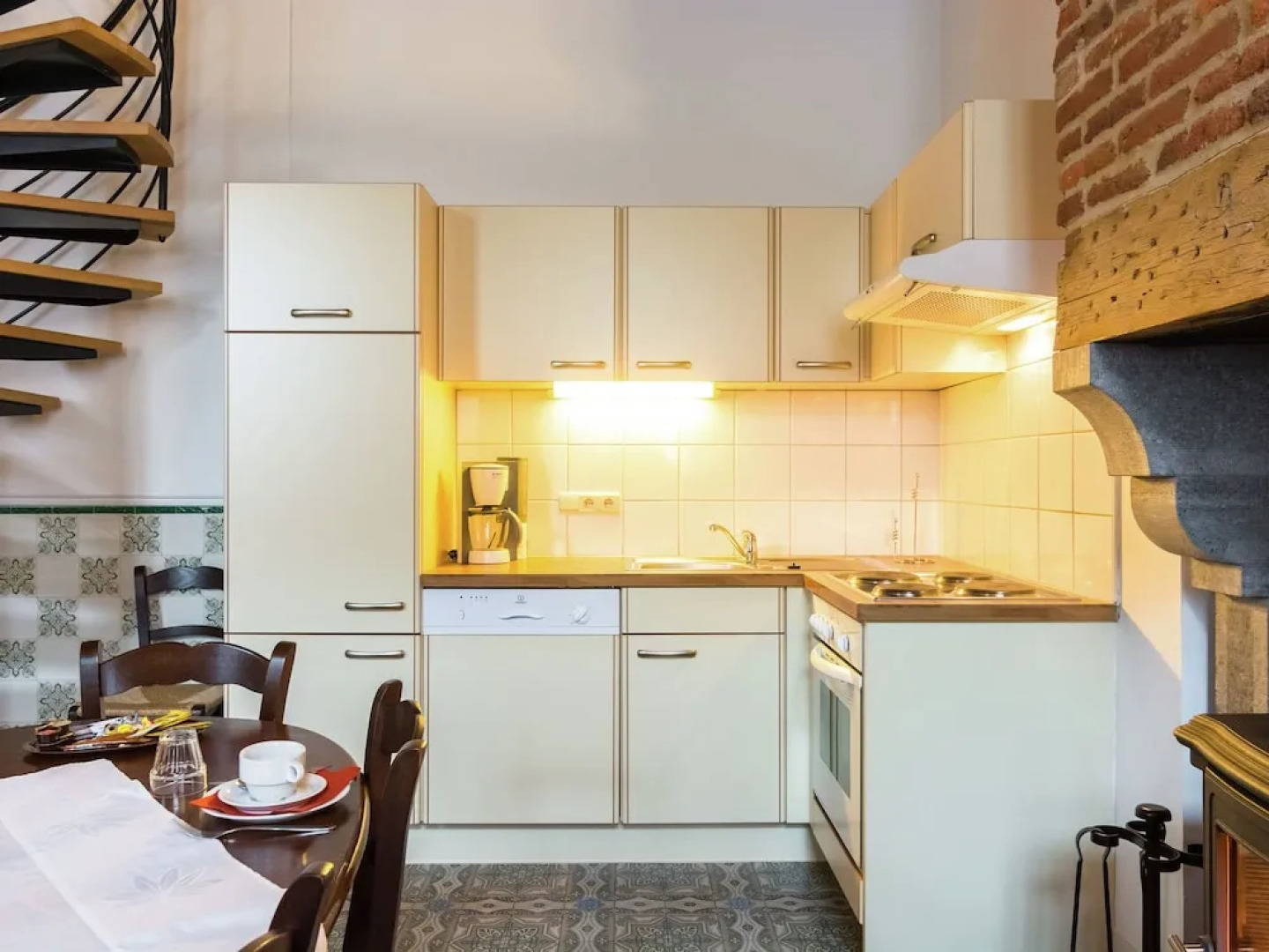 Cozy Holiday Home in Macon with Barbecue