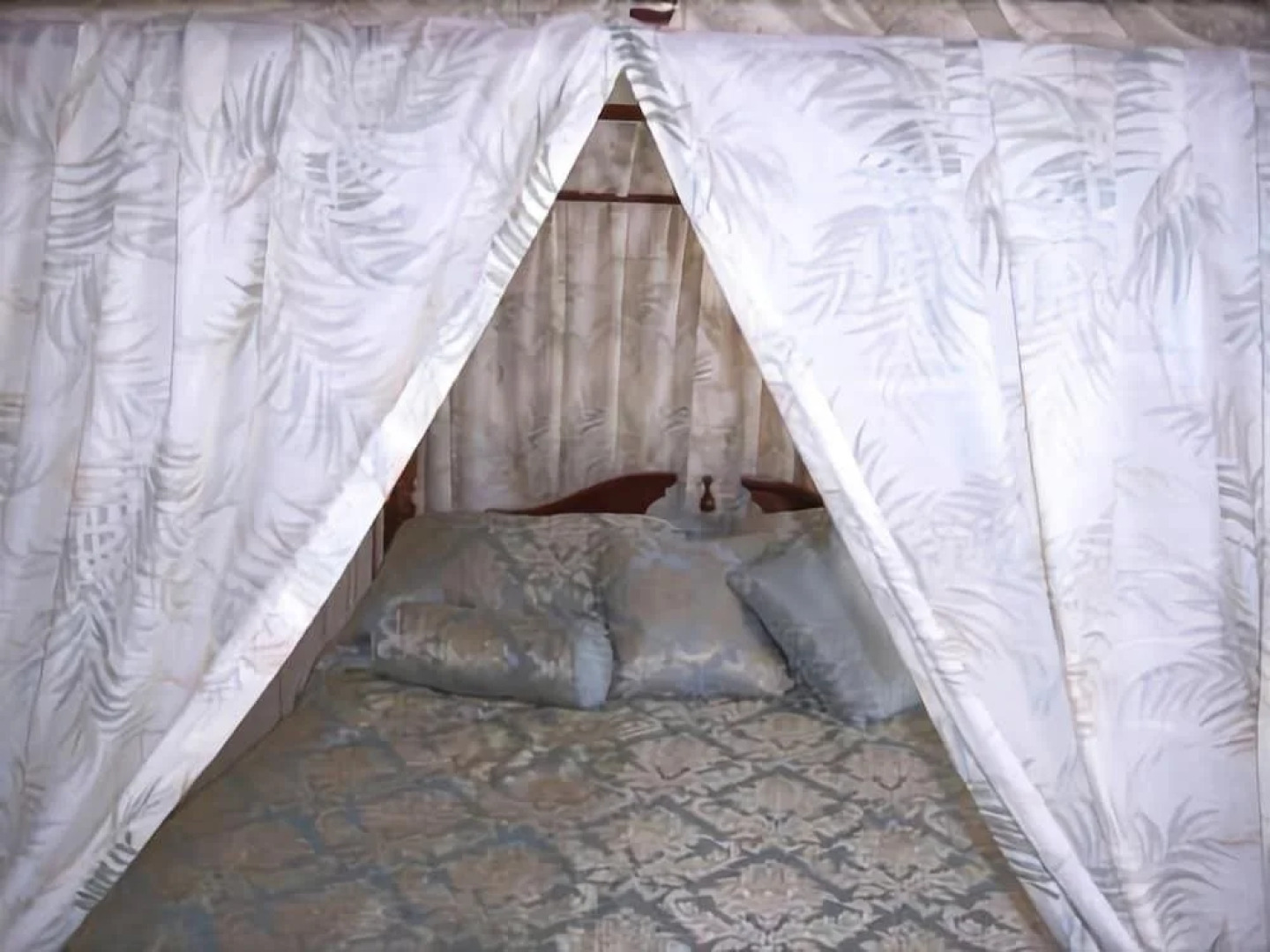 Roussell's Garden Bed & Breakfast