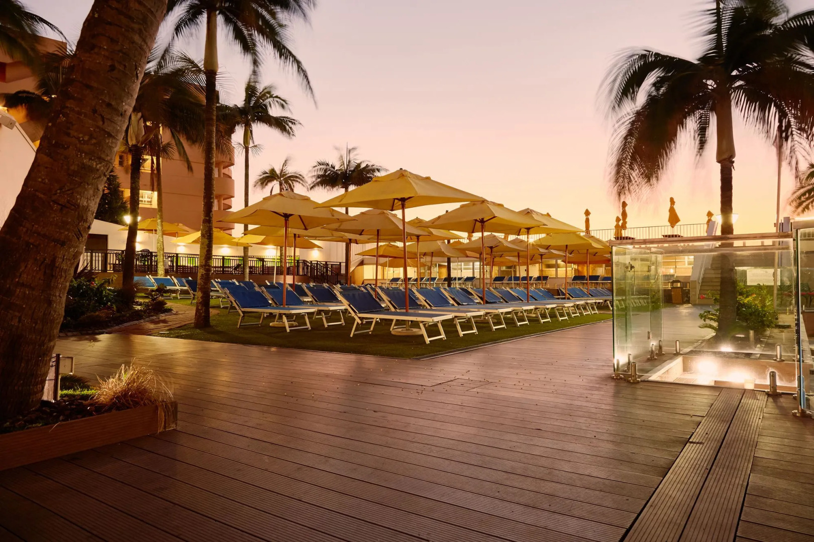 First Group La Montagne