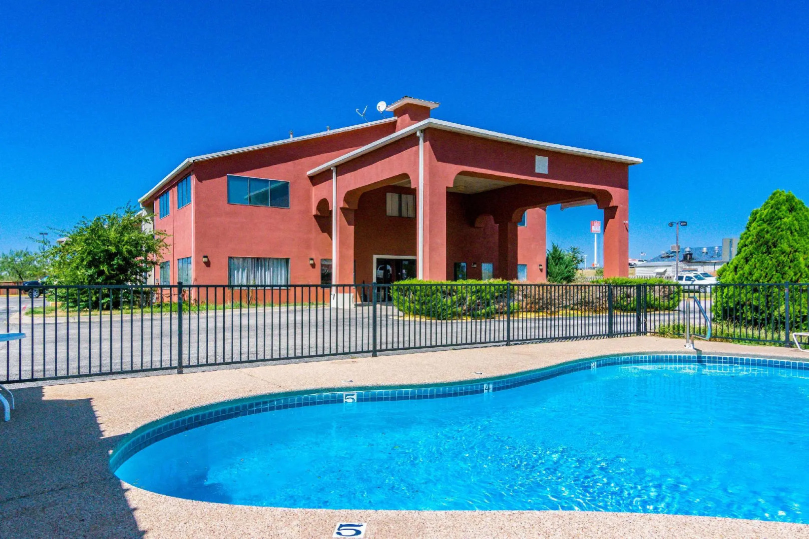 Econo Lodge Inn & Suites Sweetwater I-20