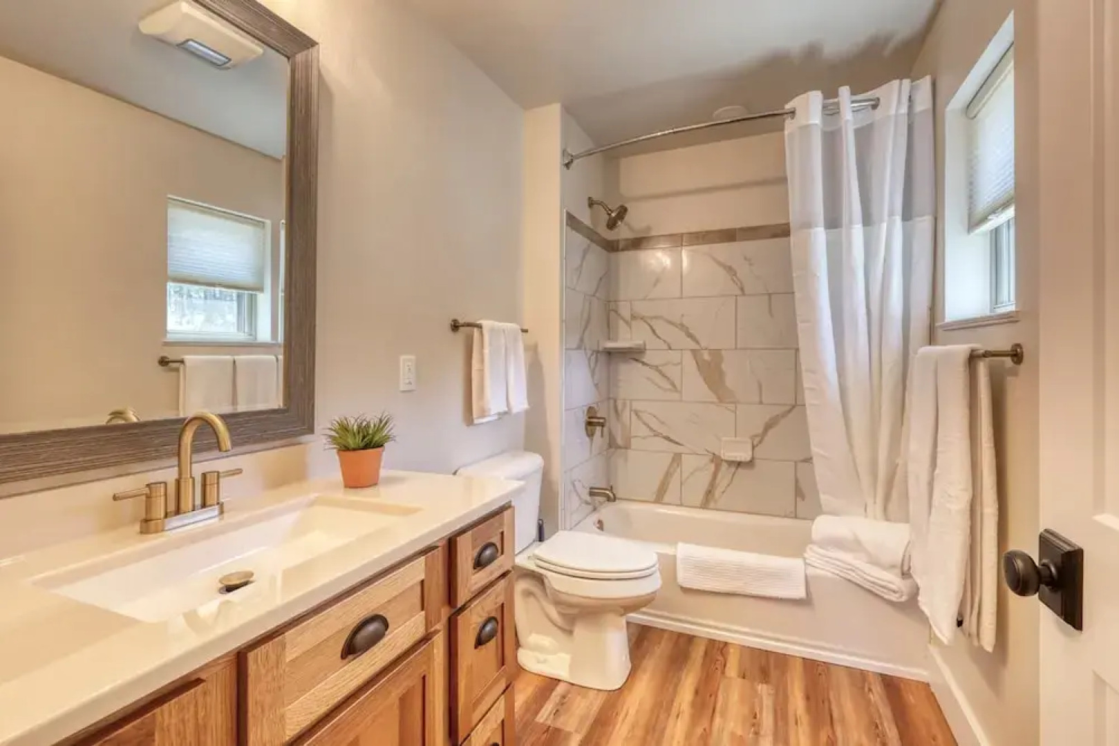 Saddle Up For Luxury - 15 Minutes to Mt Rushmore