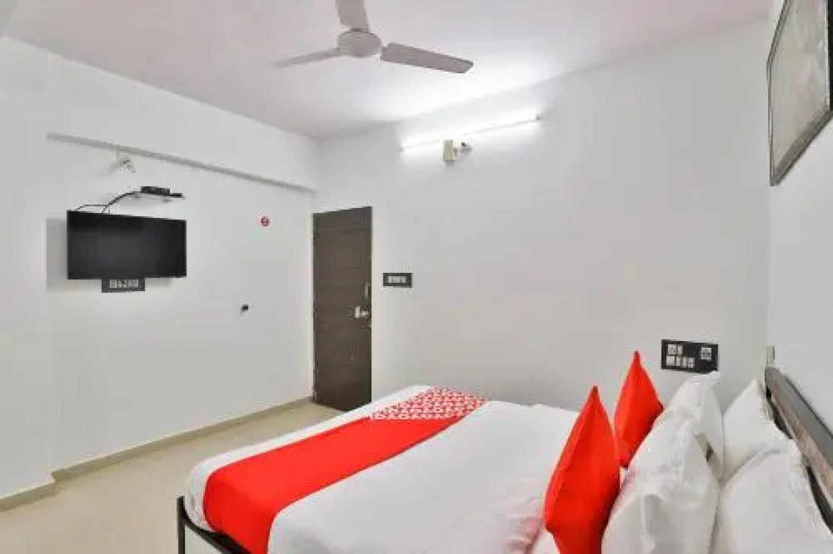 Oyo 25054 Hotel Day Night Stay