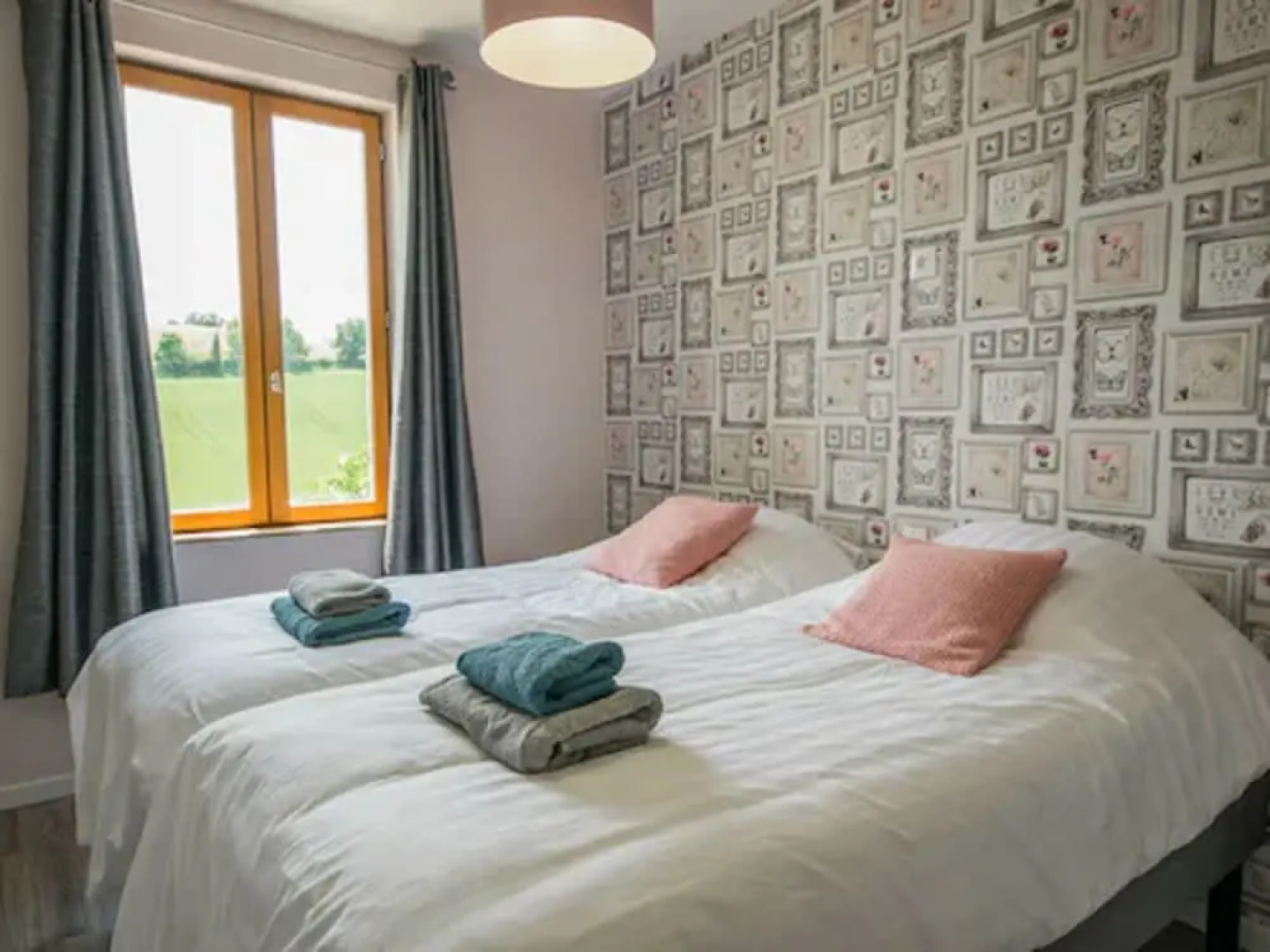 Modern Mansion With Swimming Pool, Terrace, Garden Furniture