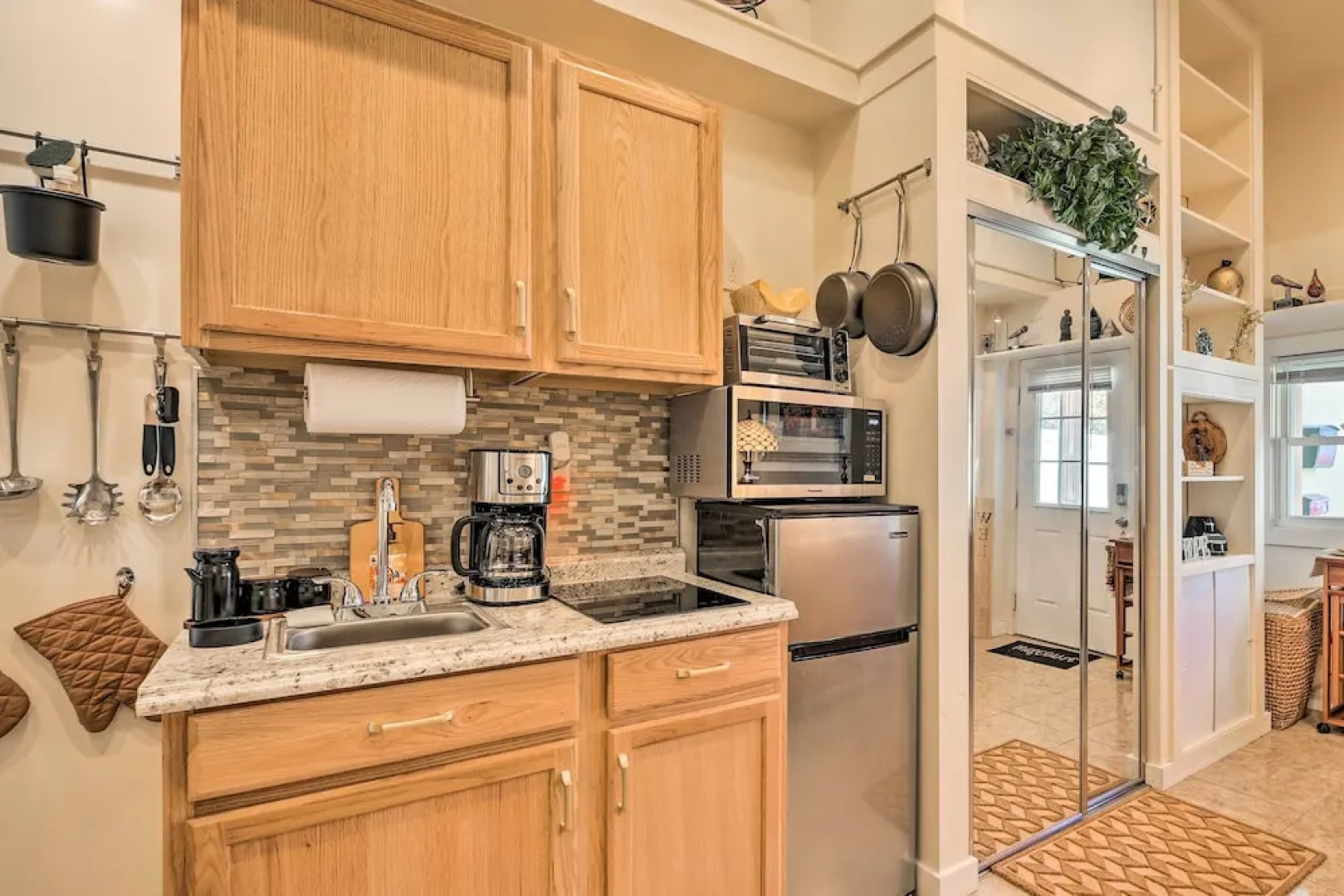 Cozy & Convenient Elmont Retreat w/ Patio!