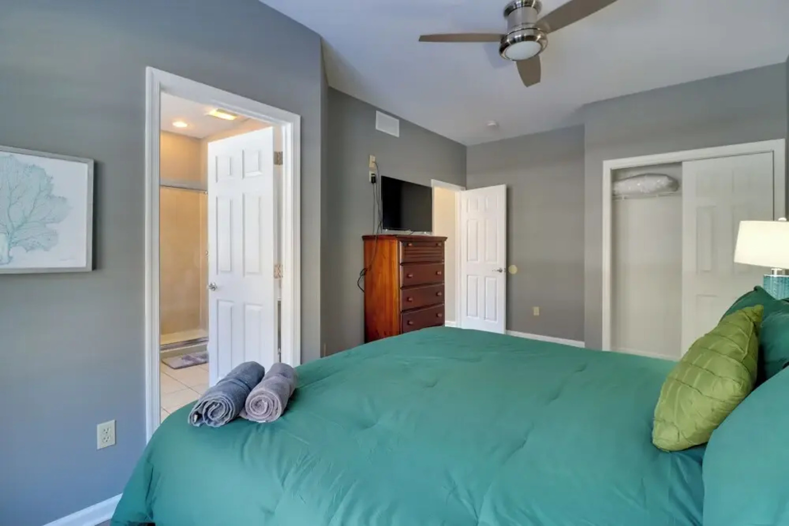 Hot Tub & Community Perks: Big Boulder Lake Escape